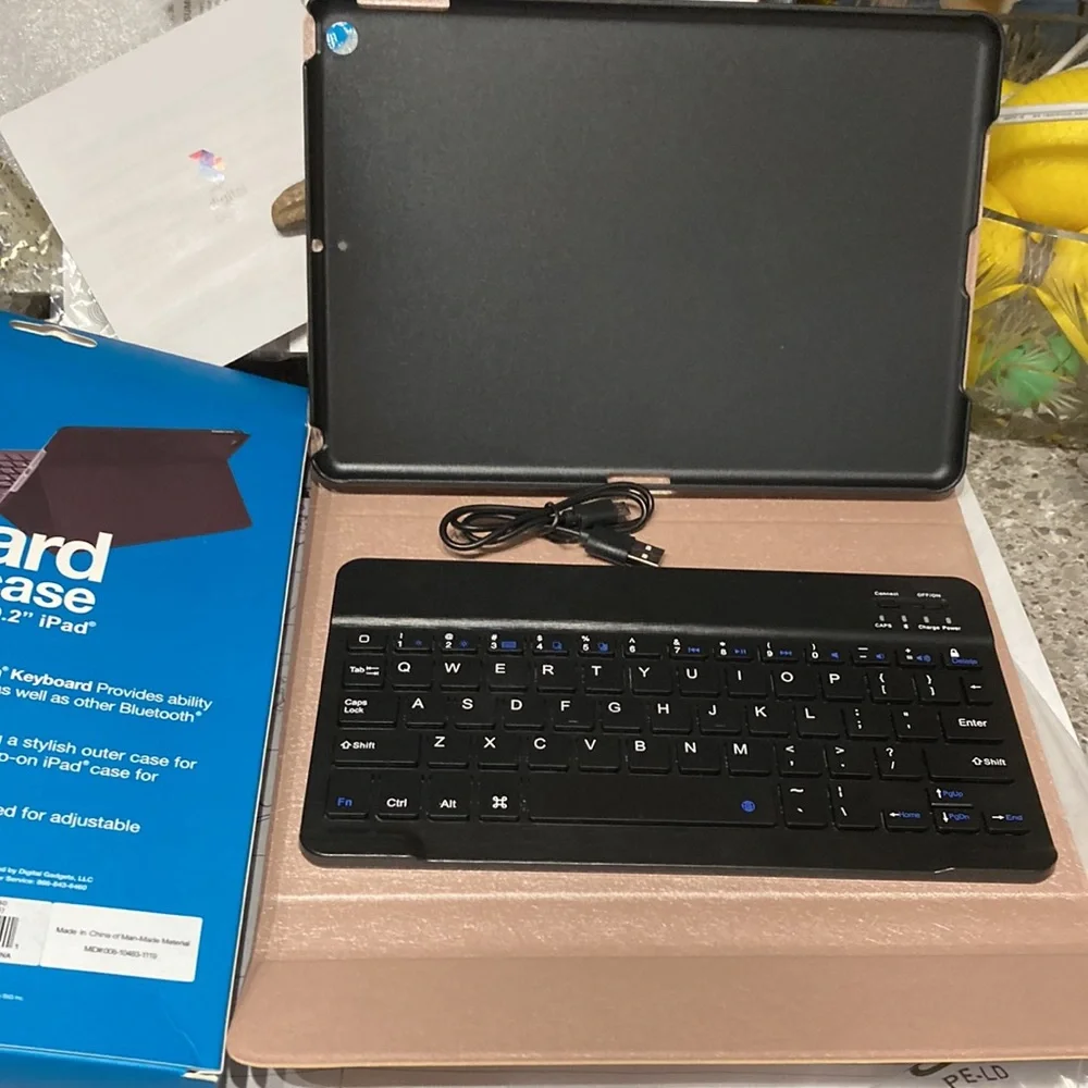 air exec Bluetooth Keyboard with Case IPad fits 10.2 iPad Rose Gold NIB